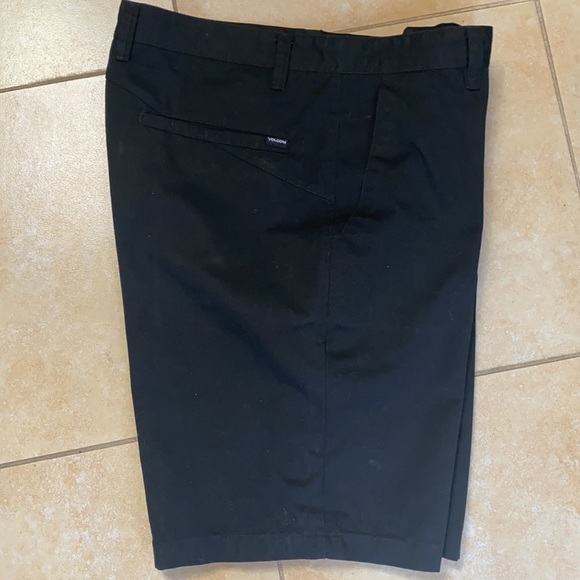 VOLCOM Mens shorts size 38 - Picture 2 of 10